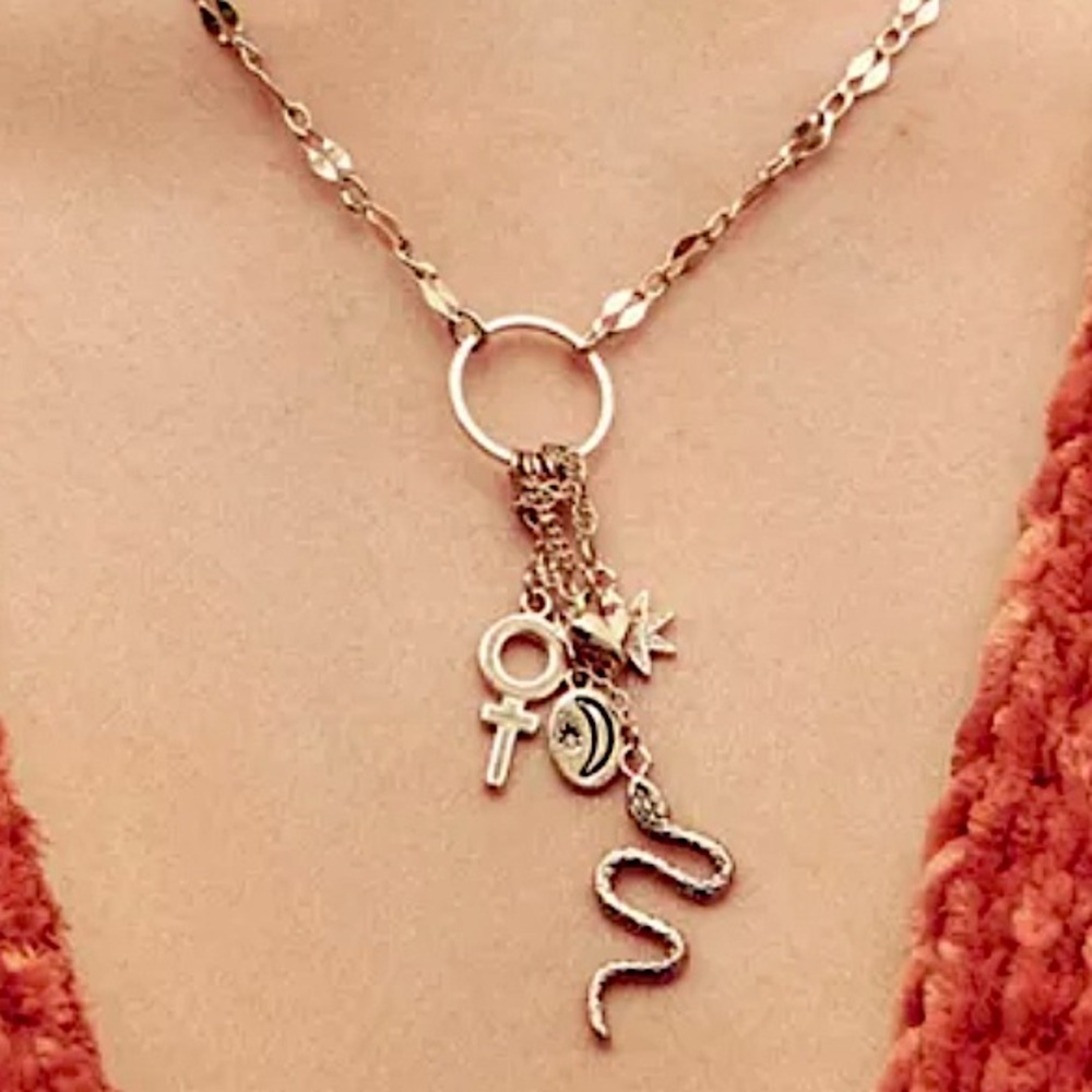 Urban Outfitters Lariat Charm Necklace in Silver. 24". NWOT